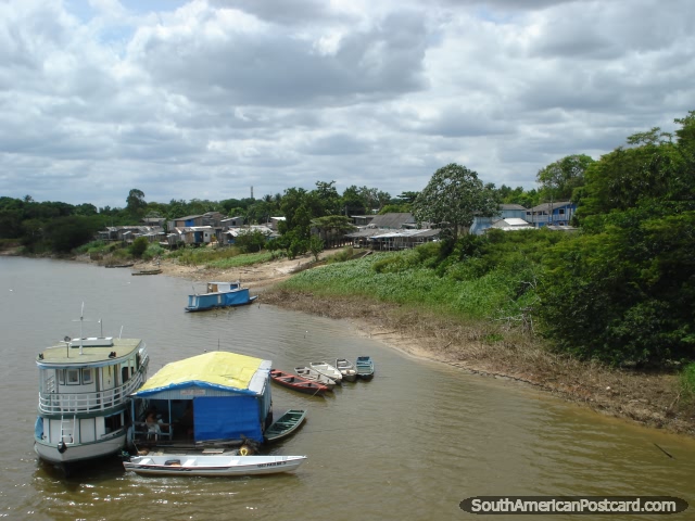 Houseboat and shanty river houses on the River Branco in Boa Vista. (640x480px). Brazil, South America.