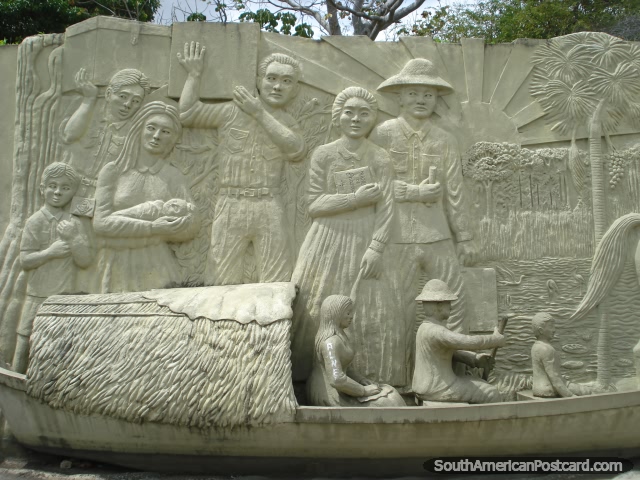 O monumento de Pioneiros representa a unio dos naturais e os primeiros pioneiros da regio de Boa Vista. (640x480px). Brasil, Amrica do Sul.