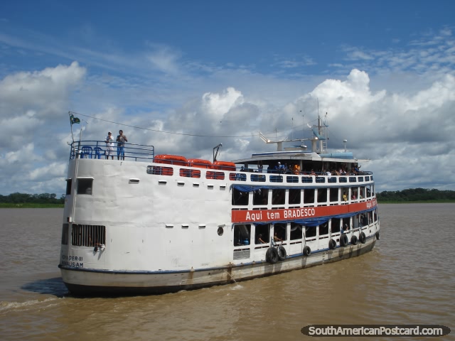 Voyager III continues its journey upriver, Manaus to Tabatinga, river Amazon. (640x480px). Brazil, South America.