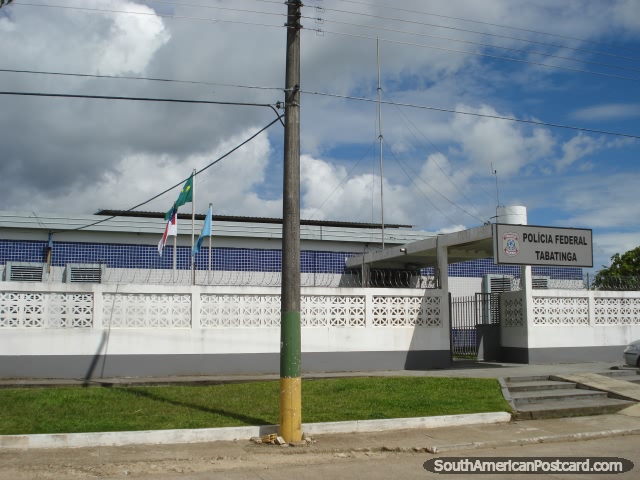 O edifïcio de polïcia federal em Tabatinga de batidas de pé de passaporte. (640x480px). Brasil, América do Sul.