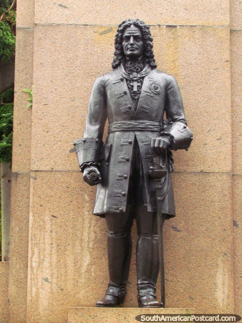 Statue of soldier Brigadier Jose da Silver Paes (1679-1760) in Rio Grande. (480x640px). Brazil, South America.