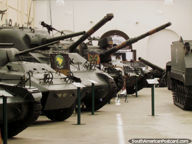 Los tanques en la pantalla en el Museo de Comando Militar hacen Sul en Puerto Alegre. (640x480px). Brasil, Sudamerica.