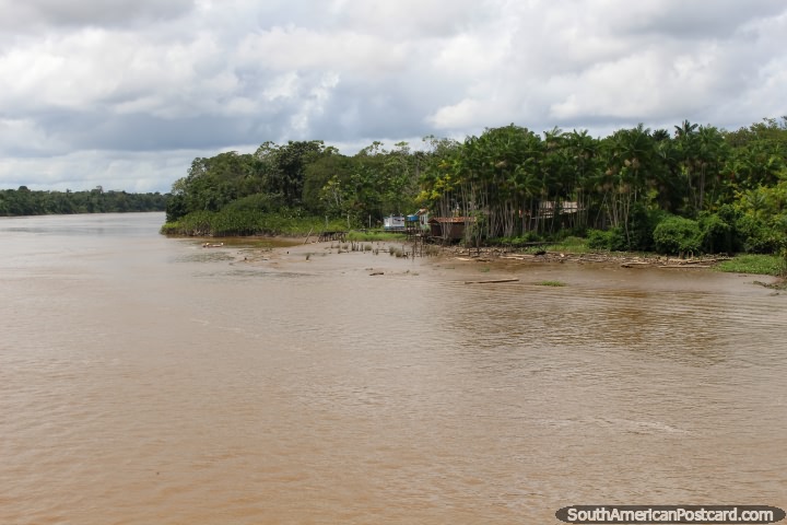 O Rio Parauau viaja para o sul do Rio de Amazônia em direção a Belém. (720x480px). Brasil, América do Sul.