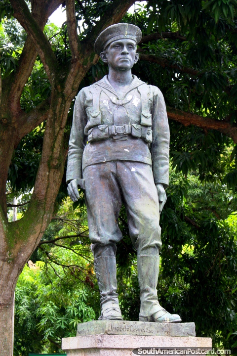 Estatua de un soldado en la plaza Praça D. Pedro II en Belem. (480x720px). Brasil, Sudamerica.