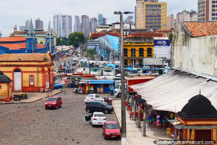 A visão das ruas ao longo da terra a margem de água em Belém, o Mercado de Ver-o-Peso é a esquerda. (720x480px). Brasil, América do Sul.