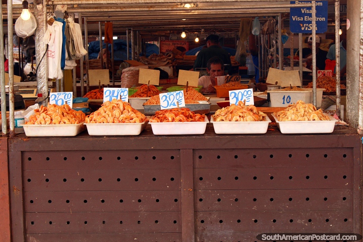 Camarones y otros mariscos para la venta en el Mercado Ver-o-Peso en Belem. (720x480px). Brasil, Sudamerica.