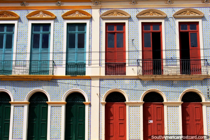 Colonial building facade in good condition at plaza Praca das Merces in Belem. (720x480px). Brazil, South America.