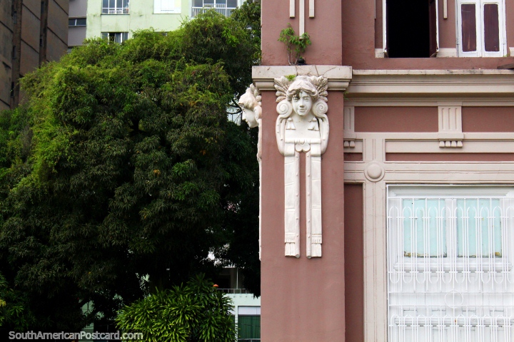 Cara de una mujer dentro de la fachada de un edificio en la plaza Praa da Republica en Belem. (720x480px). Brasil, Sudamerica.