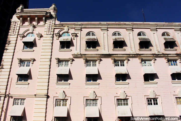 Un edificio rosa colonial en Belem. (720x480px). Brasil, Sudamerica.