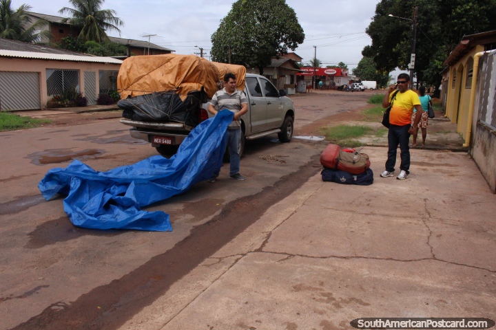 Embalaje del carro para el viaje de Macapa a Oiapoque. (720x480px). Brasil, Sudamerica.
