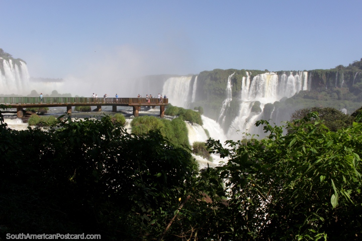Eye-level to the roaring waterfalls of Foz do Iguacu. (720x480px). Brazil, South America.