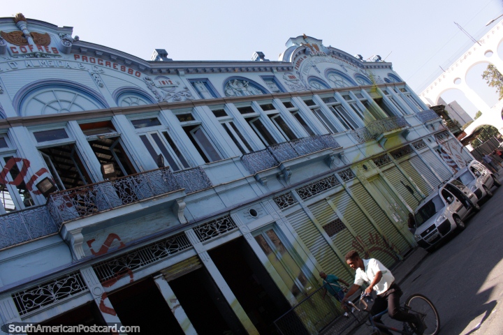 Muy antiguo edificio histórico en Lapa, Río de Janeiro. (720x480px). Brasil, Sudamerica.