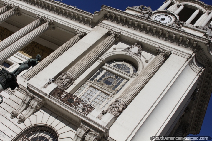 Praa Floriano (Cinelandia) en Ro de Janeiro es un gran lugar para ver fachadas histricas. (720x480px). Brasil, Sudamerica.