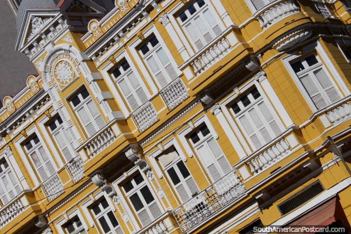 Uma fachada fantstica do incio dos anos 1900, balces e folhas de janela de janela, Rio de Janeiro. (720x480px). Brasil, Amrica do Sul.