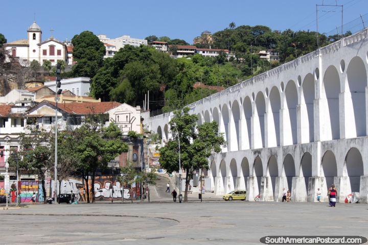 Os Arcos Lapa famosos (Arcos da Lapa), arcos brancos em Rio de Janeiro. (720x480px). Brasil, Amrica do Sul.