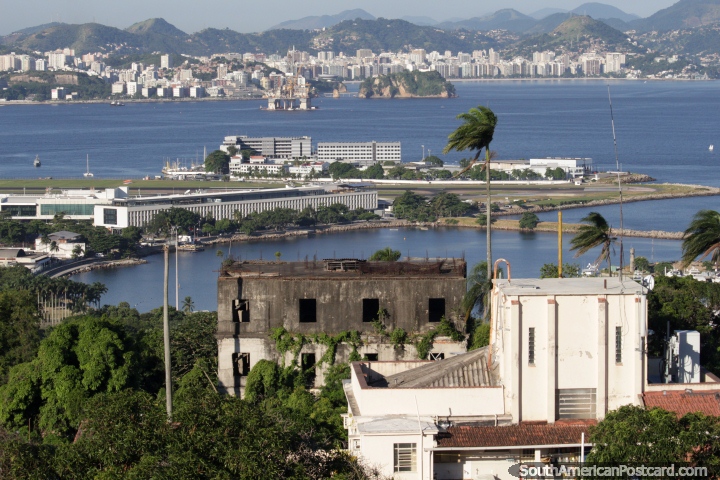 As vises atordoantes do porto em uma distncia mais fechada podem ver-se da colina de Santa Teresa em Rio de Janeiro. (720x480px). Brasil, Amrica do Sul.