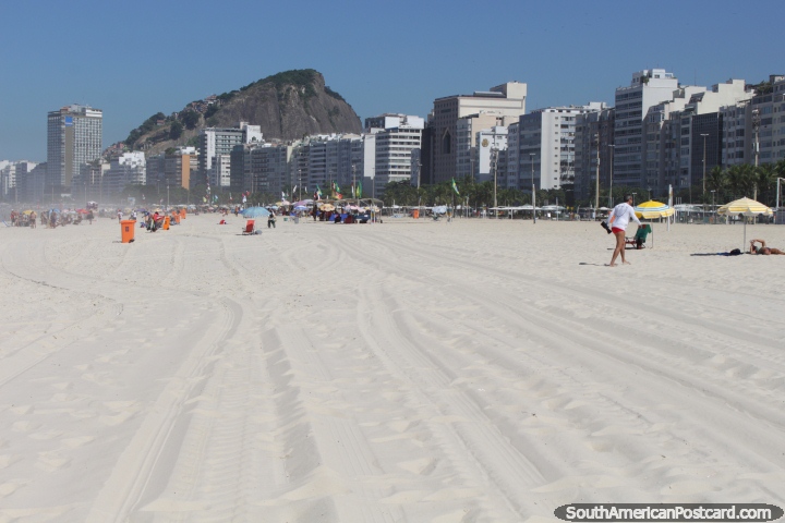 Arena blanca fina, apartamentos, Playa Copacabana de Ro de Janeiro. (720x480px). Brasil, Sudamerica.