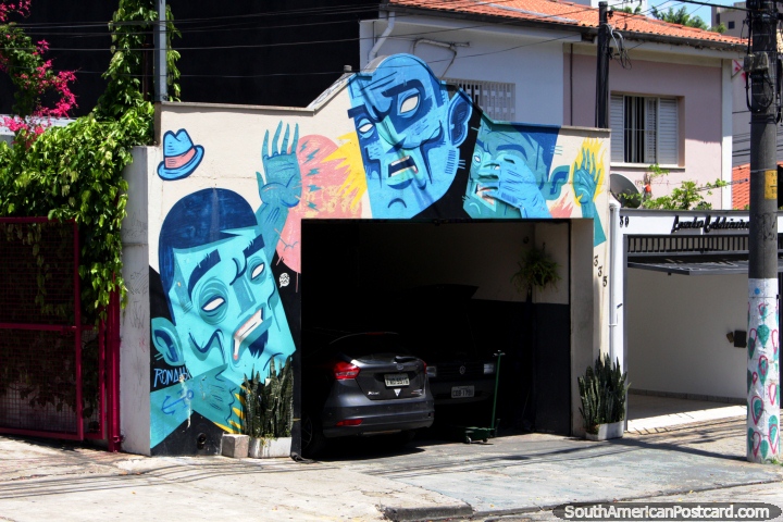 Arte de rua incrível em torno de uma garagem para carros em Vila Madalena, São Paulo. (720x480px). Brasil, América do Sul.