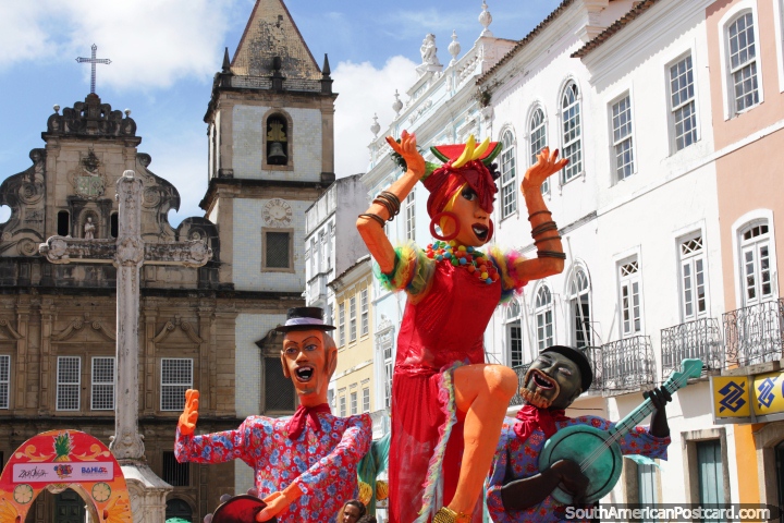 3 huge puppets, 2 musicians and a dancer, munecos of the Salvador carnival. (720x480px). Brazil, South America.