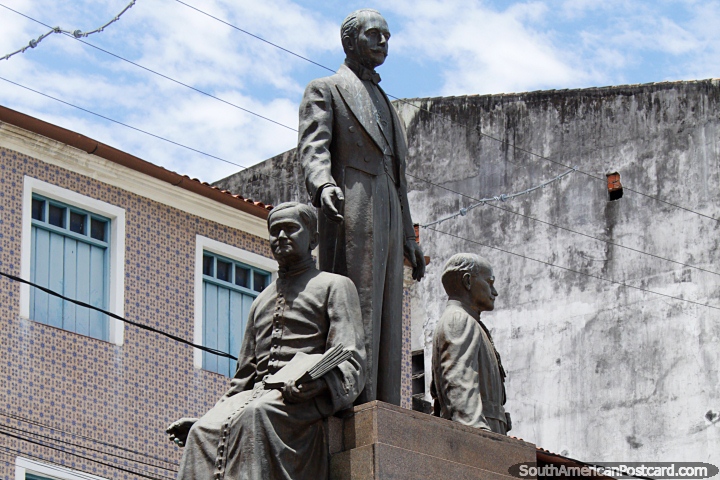 3 figures, the monument to remember the 15th November 1889 - Proclamation of the Republic of Brazil. (720x480px). Brazil, South America.