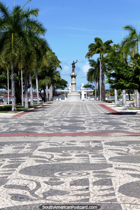 Plaza Almirante Barroso, mirando hacia el ro en Aracaju. (480x720px). Brasil, Sudamerica.