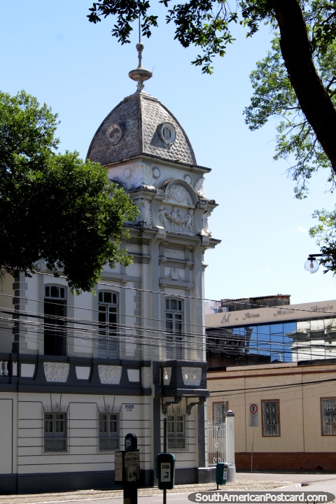 Old building on a street corner in Aracaju. (480x720px). Brazil, South America.
