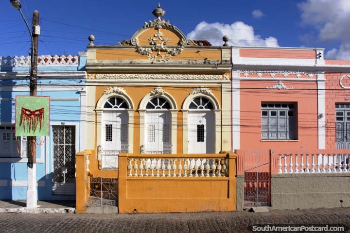 Casas em Penedo, arquitetura portuguesa colorida. (720x480px). Brasil, América do Sul.