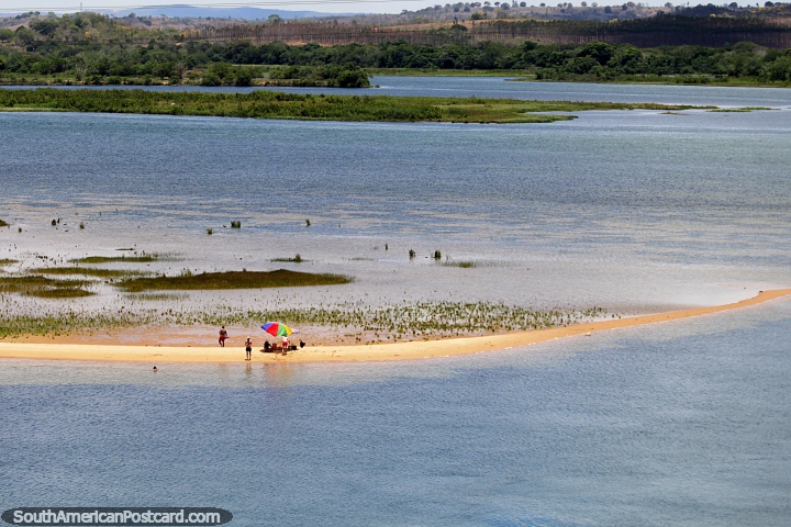 A secluded beach in the middle of the Sao Francisco River in Penedo, fantastic! (720x480px). Brazil, South America.