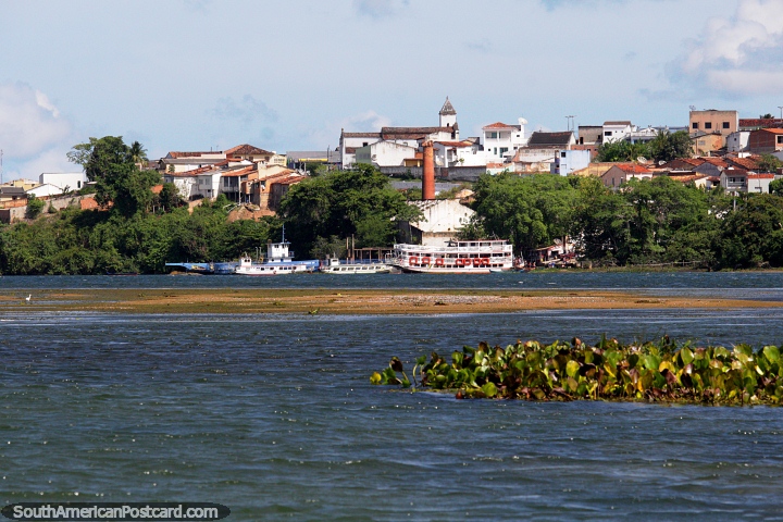 Neopolis, uma pequena cidade junto do Rio de Sao Francisco perto de Penedo. (720x480px). Brasil, Amrica do Sul.