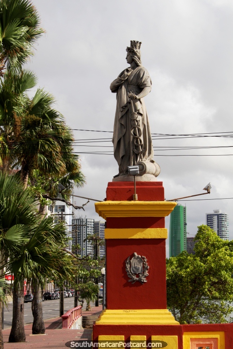 Monumento e uma extremidade da ponte Mauricio de Nassau, em Recife. (480x720px). Brasil, Amrica do Sul.