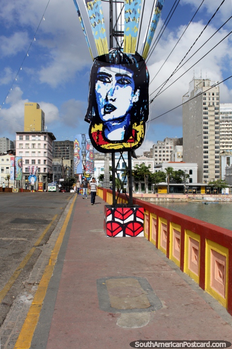 Ponte Mauricio de Nassau, em Recife, com decoraes de carnaval. (480x720px). Brasil, Amrica do Sul.