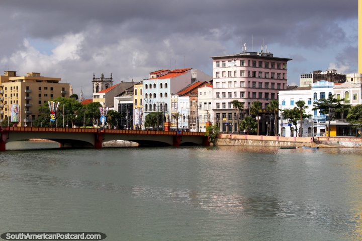 Recife tiene hermosas vistas de la ciudad desde los diferentes puentes sobre los ros. (720x480px). Brasil, Sudamerica.