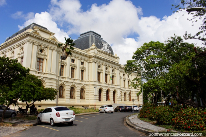 The huge and impressive Reitor Joaquim Amazonas University, Recife Law School. (720x480px). Brazil, South America.