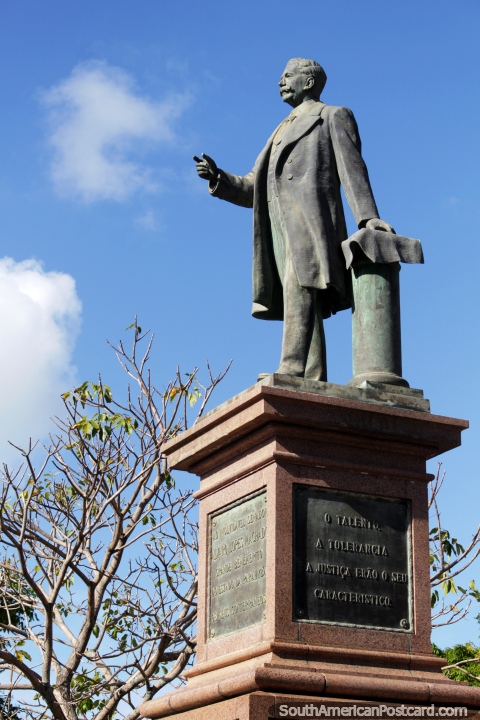 lvaro Lopes Machado (1857-1912), estatua en Joo Pessoa, gobernador del estado de Paraba. (480x720px). Brasil, Sudamerica.