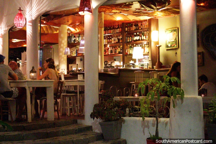 A flash restaurant and bar on the main street in Pipa. (720x480px). Brazil, South America.