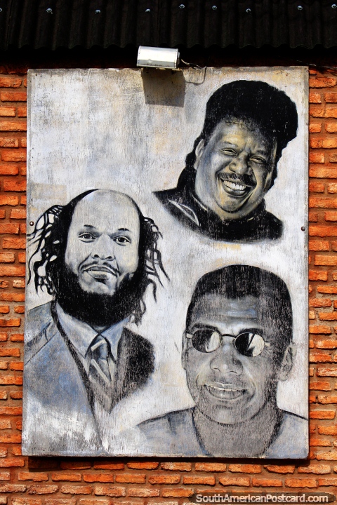 3 homens famosos, mural em Pipa, por favor aconselhe quanto a quem são! (480x720px). Brasil, América do Sul.