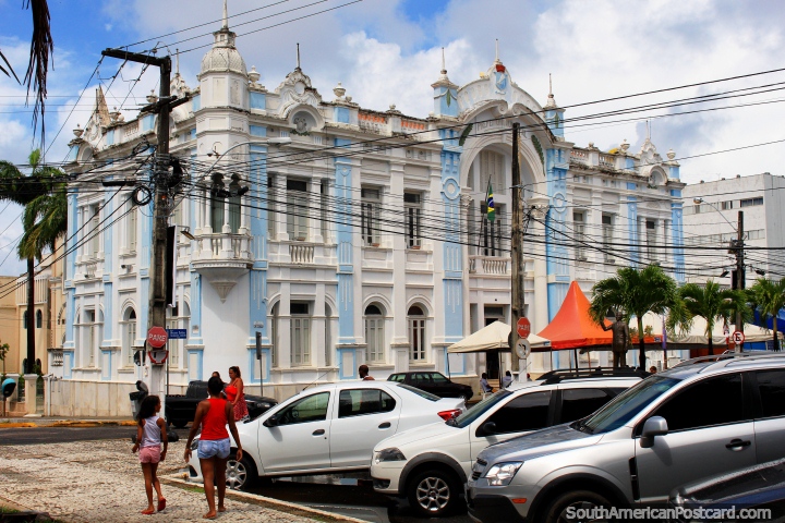 El llamativo Ayuntamiento - Prefeitura Municipal, con el nombre de Antonio Filipe Camarao (1580-1648), Natal. (720x480px). Brasil, Sudamerica.