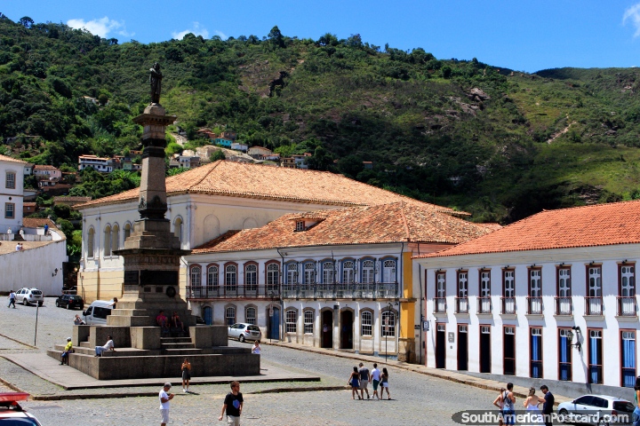 Joaquim José da Silva Xavier (Tiradentes) (1746-1792) - el líder de la revolución Inconfidencia Mineira, monumento en Ouro Preto. (720x480px). Brasil, Sudamerica.