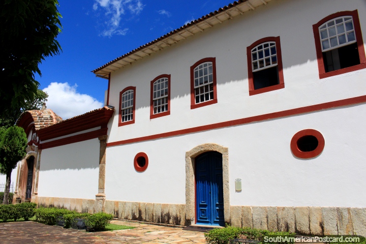 O Museu de Oratório em casas de Ouro Preto 163 oratórios e 300 imagens desde os 17os - 20os séculos. (720x480px). Brasil, América do Sul.