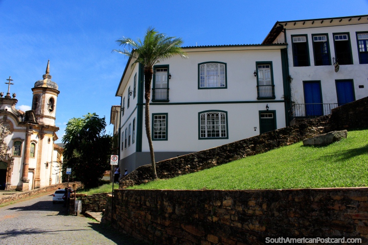 A paisagem geral de Ouro Preto fornece passeios agradveis pelas ruas de pedra arredondada. (720x480px). Brasil, Amrica do Sul.