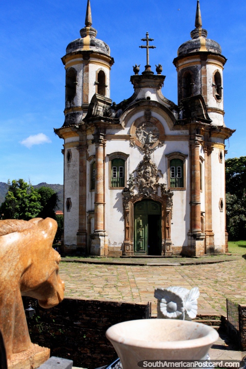 A igreja do Santo Francis of Assisi (1766), popular para phptpgraphs em Ouro Preto. (480x720px). Brasil, Amrica do Sul.