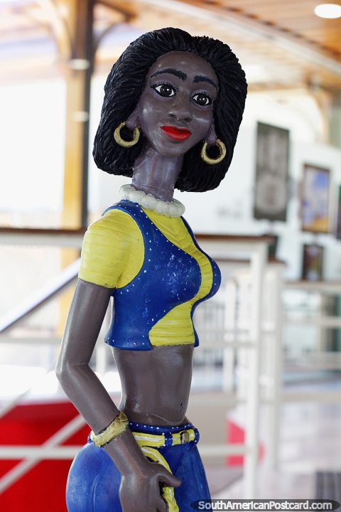 Bela Negra, beautiful black girl, woodwork, artist Sil Seles, Memorial Dos Autonomistas, Rio Branco. (480x720px). Brazil, South America.