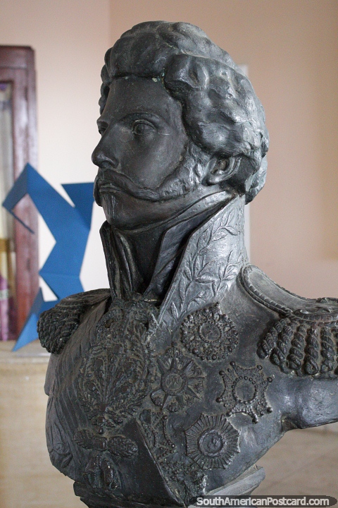 Busto de un hombre importante en exhibicin en el museo - Museu Palacio da Memoria Rondoniens, Porto Velho. (480x720px). Brasil, Sudamerica.