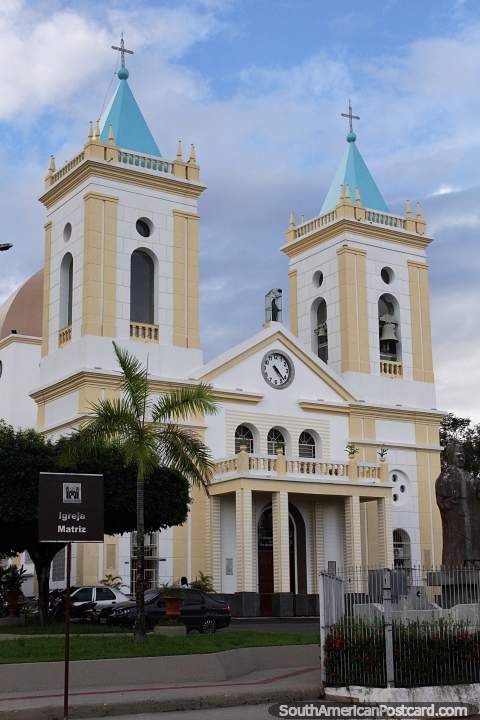 Iglesia Matriz (Catedral del Sagrado Corazón de Jesús), Porto Velho, fundada y construida 1917-1927. (480x720px). Brasil, Sudamerica.