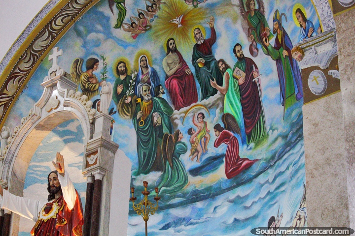 Pintura con figuras religiosas y ngeles sobre el altar en la catedral de Porto Velho. (720x480px). Brasil, Sudamerica.