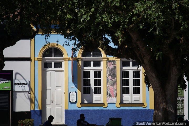 Un restaurante en la plaza principal de Manaus con una bonita fachada con arcos. (720x480px). Brasil, Sudamerica.