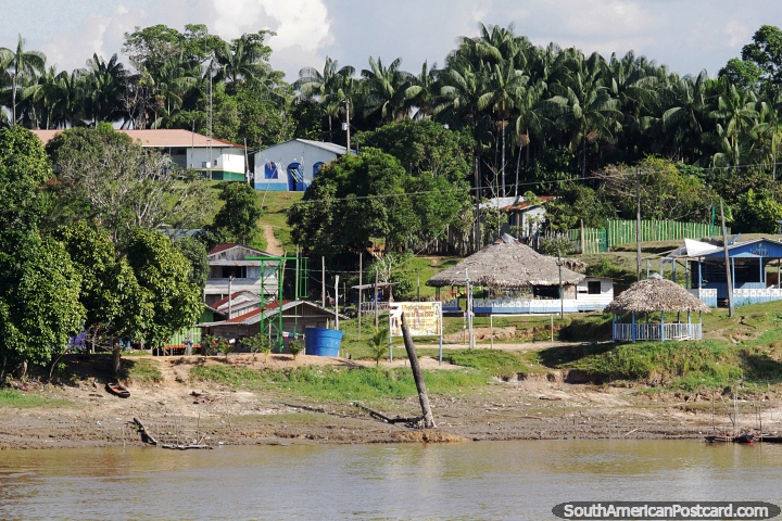 Pueblo indgena del Amazonas entre Tabatinga y Manaus. (720x480px). Brasil, Sudamerica.
