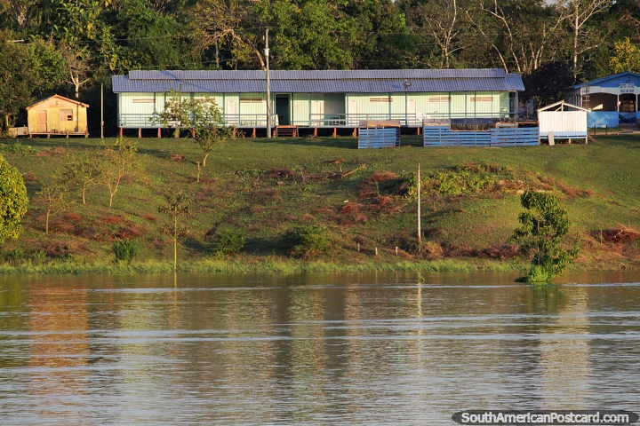 School on the banks of the Amazon River between Tefe and Manaus. (720x480px). Brazil, South America.
