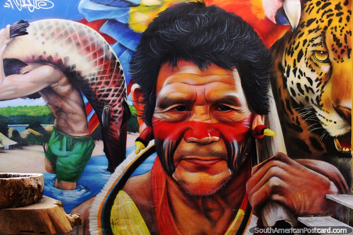 Hombre de la selva con pintura facial, tigre y pez, mural en Alter do Chao. (720x480px). Brasil, Sudamerica.