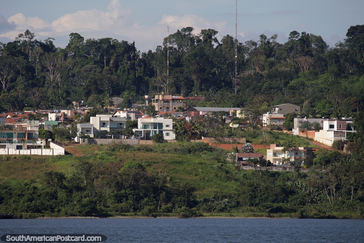 Isla Arapuja (Capacete), casas sobre el ro Xingu en Altamira. (720x480px). Brasil, Sudamerica.